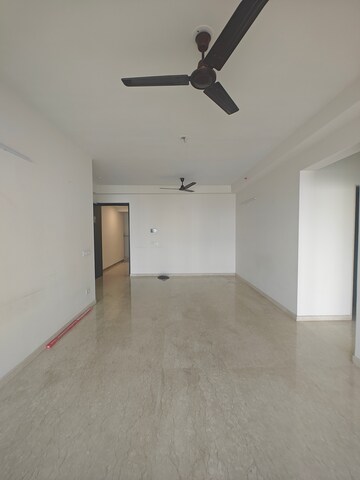 Room in 3 BHK Apartment at L And T Seawoods Residences, Seawoods – for Rent