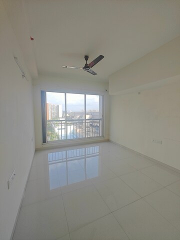 Room in 3 BHK Apartment at L And T Seawoods Residences, Seawoods – for Rent