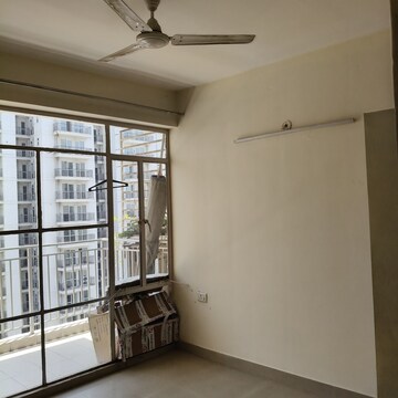 Room in 2 BHK Apartment at Suncity Avenue 102, Sector 102 – for Rent
