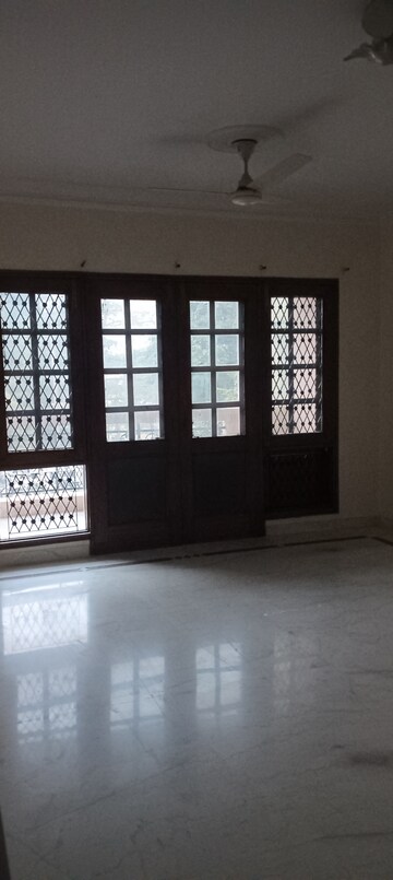 Room in 3 BHK Independent House at Lajpat Nagar Iii – for Sale