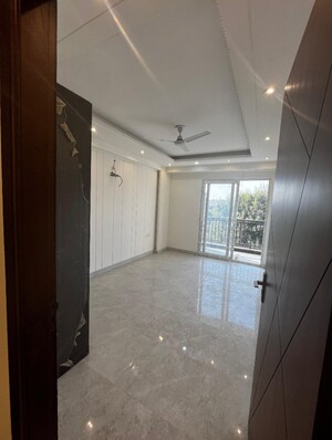 Room in 2.5 BHK Builder Floor at Sangam Vihar – for Sale