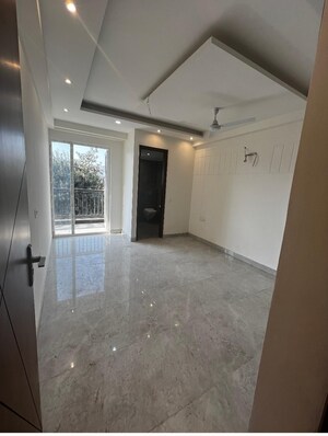 Room in 2.5 BHK Builder Floor at Sangam Vihar – for Sale