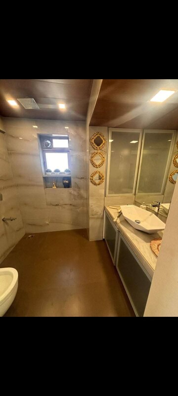 Master Bedroom in 2 BHK Apartment at Andheri West – for Rent