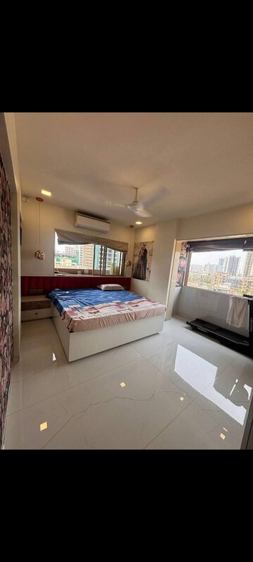 Bedroom in 2 BHK Apartment at Andheri West – for Rent