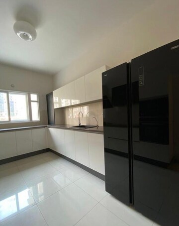 Room in 4 BHK Apartment at L&T Raintree Boulevard, Hebbal – for Rent