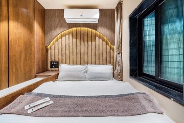 Bedroom in 1 BHK Apartment at Garnet Villa CHS, Khar West – for Rent