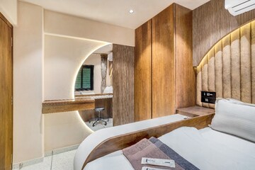 1 BHK Apartment For Rent in Garnet Villa CHS, Khar West