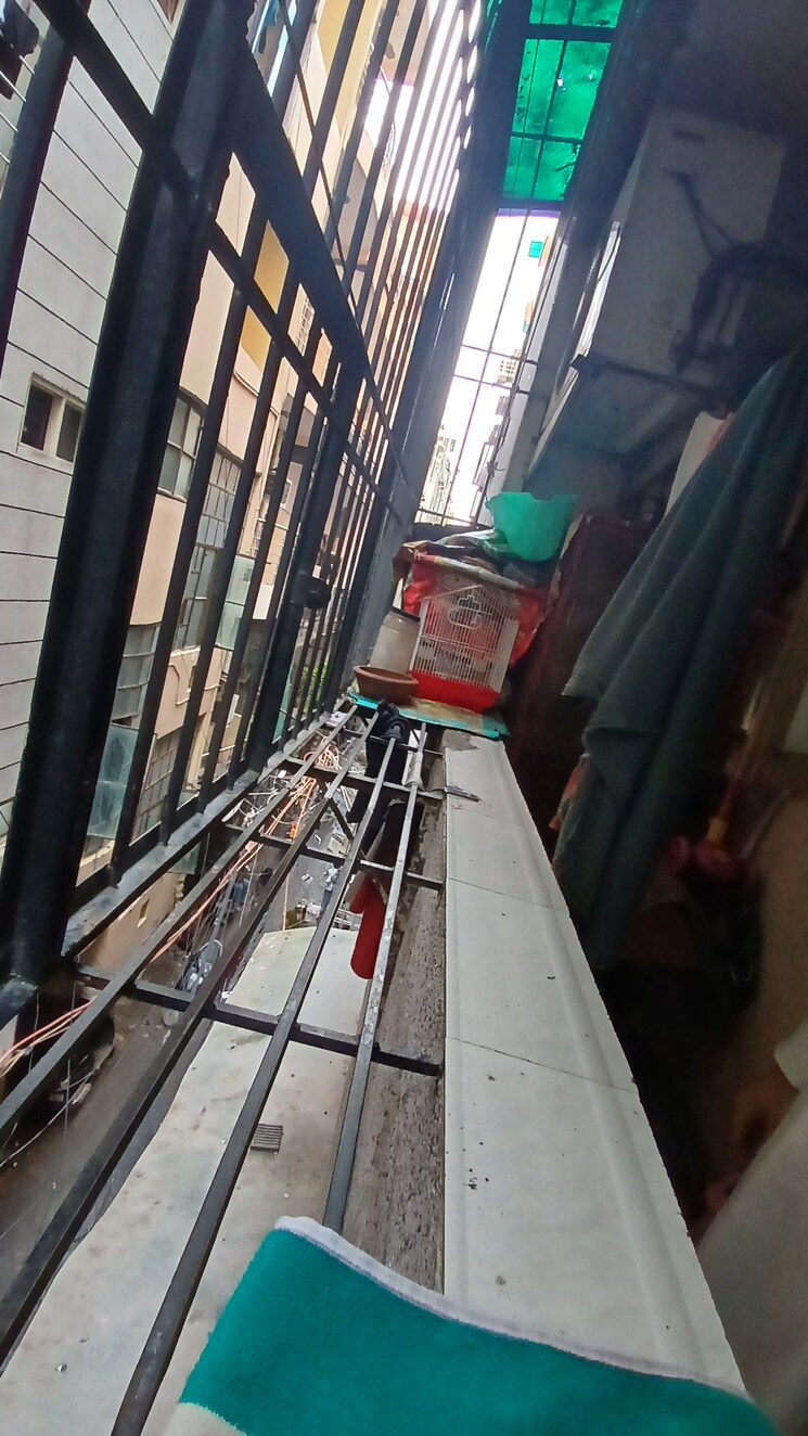 Balcony, batla house 3 Bedroom 75 Sq.Yd. Apartment In Batla House Delhi 9059020