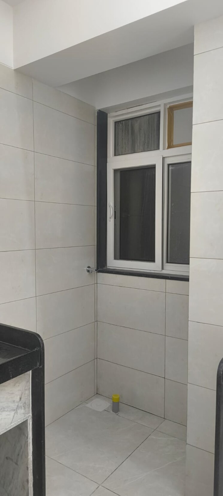 Bathroom, grant road 2 Bedroom 580 Sq.Ft. Apartment In Grant Road Mumbai 9059027