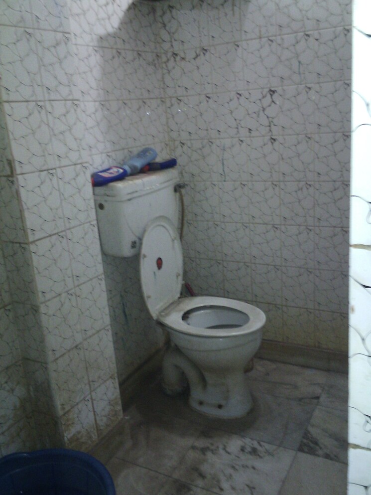 Bathroom, sarita vihar 1 Bedroom 450 Sq.Ft. Apartment In Sarita Vihar Delhi 9059051