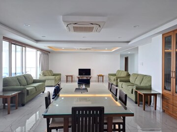 Team Area in 4 BHK Apartment at Banjara Hills – for Rent
