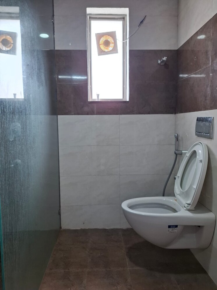 Bathroom, banjara hills 4 Bedroom 3500 Sq.Ft. Apartment In Banjara Hills Hyderabad 9059055