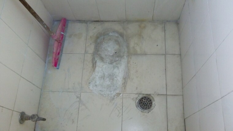 Bathroom, molarband 1 Bedroom 516 Sq.Ft. Apartment In Molarband Delhi 9059089