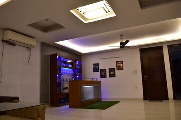 Living Room in 4 BHK Builder Floor at Green Fields Colony – for Rent