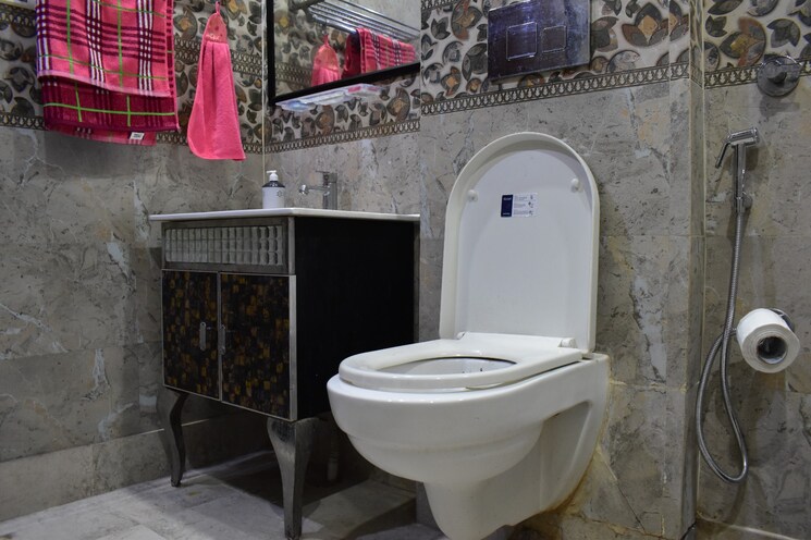 Bathroom, green fields colony 4 Bedroom 1900 Sq.Ft. Builder Floor In Green Fields Colony Faridabad 9059090