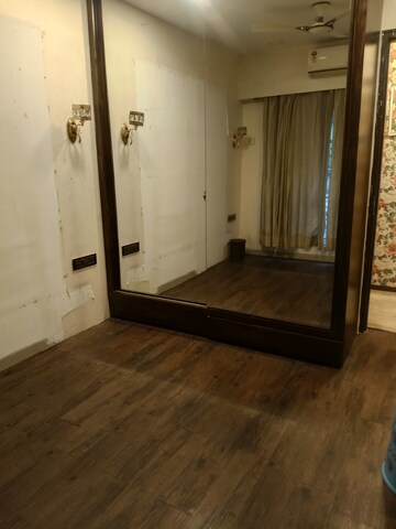 Room in 2 BHK Apartment at Suba Zircon, Andheri East – for Rent