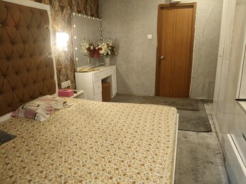 Bedroom in 2 BHK Apartment at Suba Zircon, Andheri East – for Rent