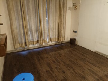 Room in 2 BHK Apartment at Suba Zircon, Andheri East – for Rent