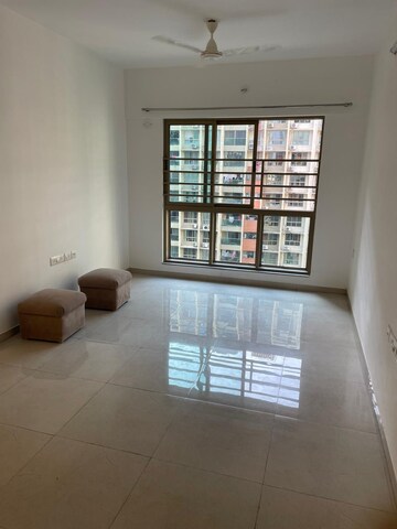 Room in 2 BHK Apartment at Sheth Vasant Oasis, Andheri East – for Rent