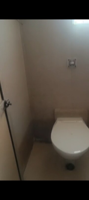 Furnished Amenities in 1 BHK Apartment at Hilton Tower, Andheri East – for Rent