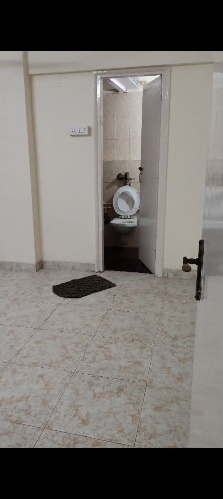 Bathroom, satyam-shivam-society-jogeshwari 3 Bedroom 995 Sq.Ft. Apartment In Jogeshwari West Mumbai 9059115