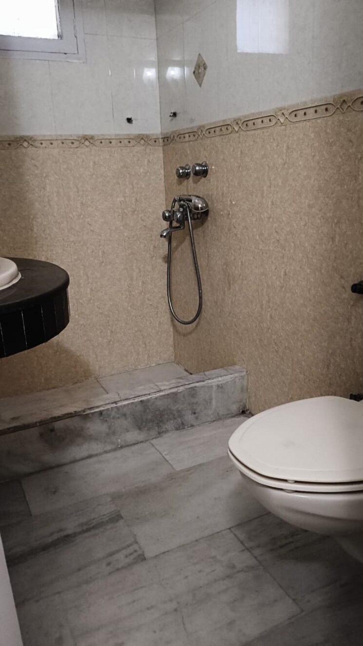 Bathroom, adchini Commercial Office Space 2000 Sq.Ft. In Adchini Delhi 9059139