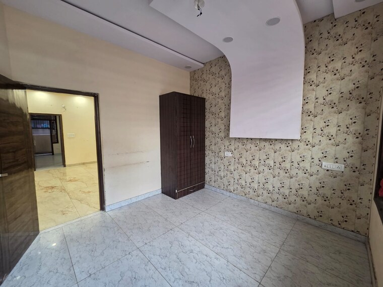 Room, dhakoli 3 Bedroom 126 Sq.Yd. Apartment In Dhakoli Zirakpur 9059149
