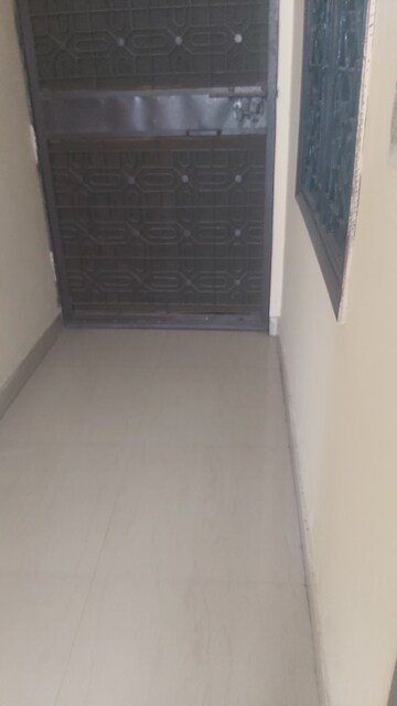 Room in 1 RK Builder Floor at Mayur Vihar – for Rent