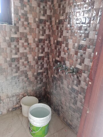 Bathroom in 1 BHK Builder Floor at Sector 13 – for Rent