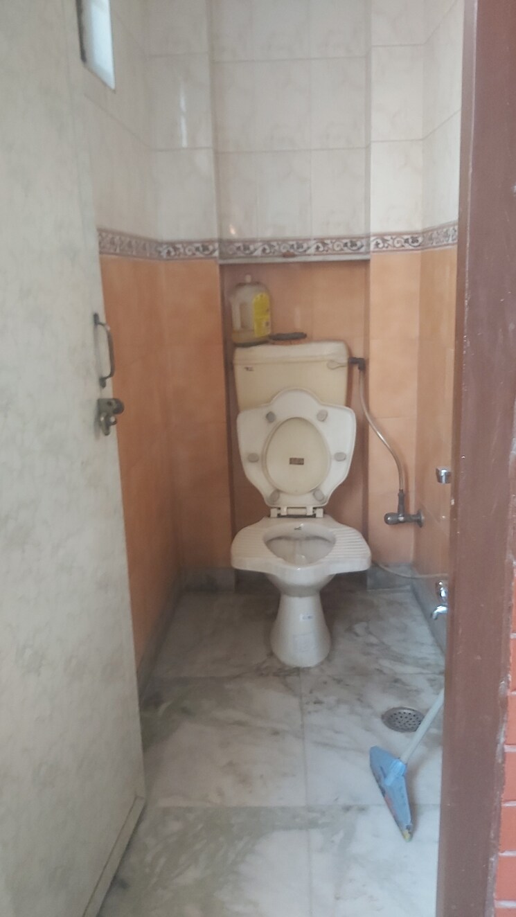 Bathroom, mayur vihar 2.5 Bedroom 1050 Sq.Ft. Builder Floor In Mayur Vihar Delhi 9059163