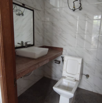 Bathroom in 2.5 BHK Builder Floor at Malviya Nagar – for Rent
