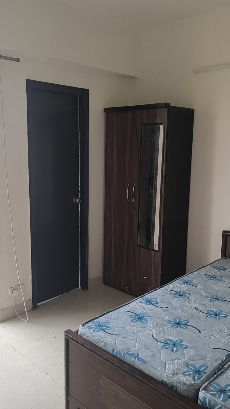 Room, signature-the-serenas 1.5 Bedroom 483 Sq.Ft. Apartment In Sohna Sector 36 Gurgaon 9059174