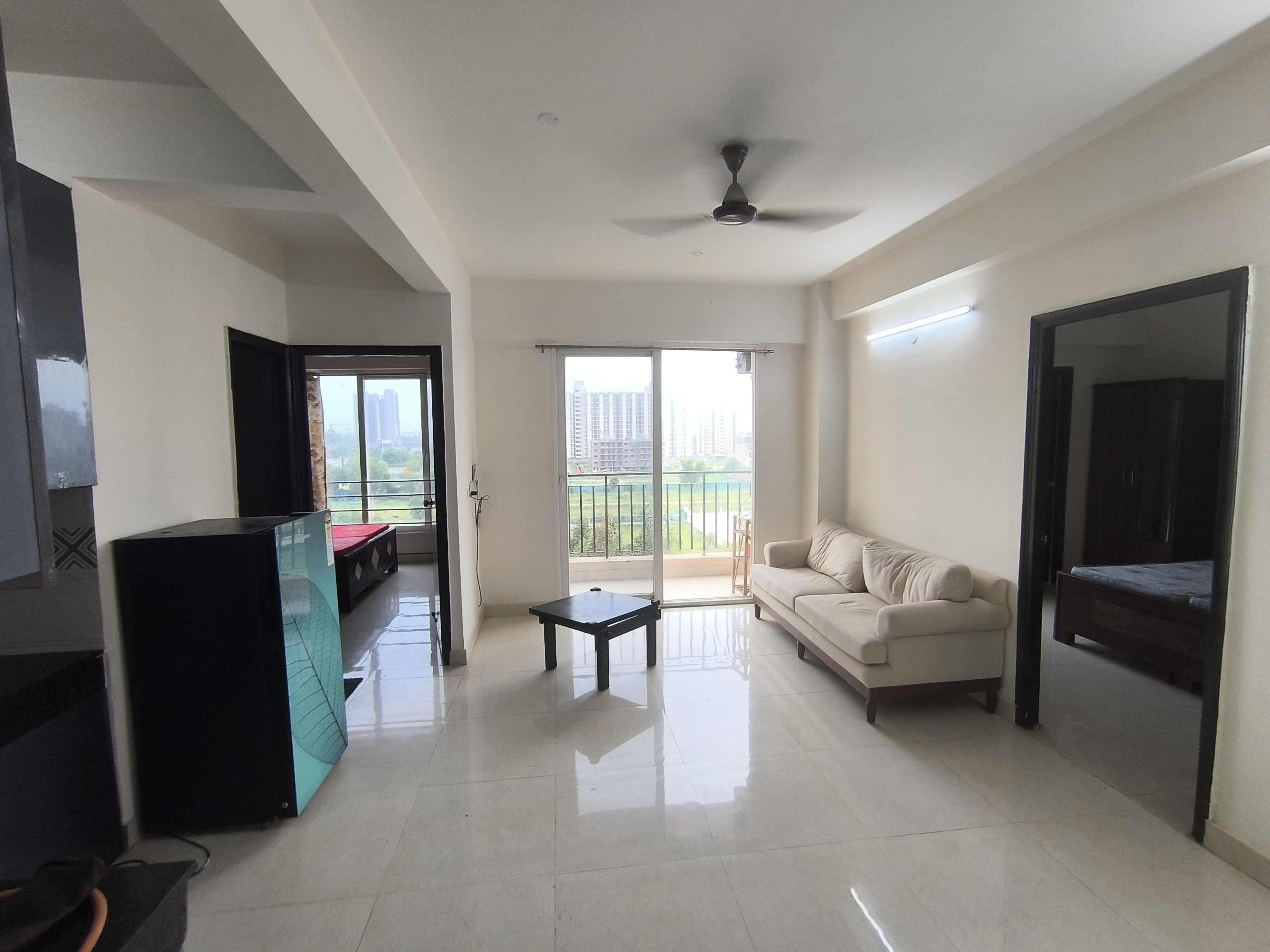 1.5 BHK + Study Room Apartment For Rent in Signature The Serenas