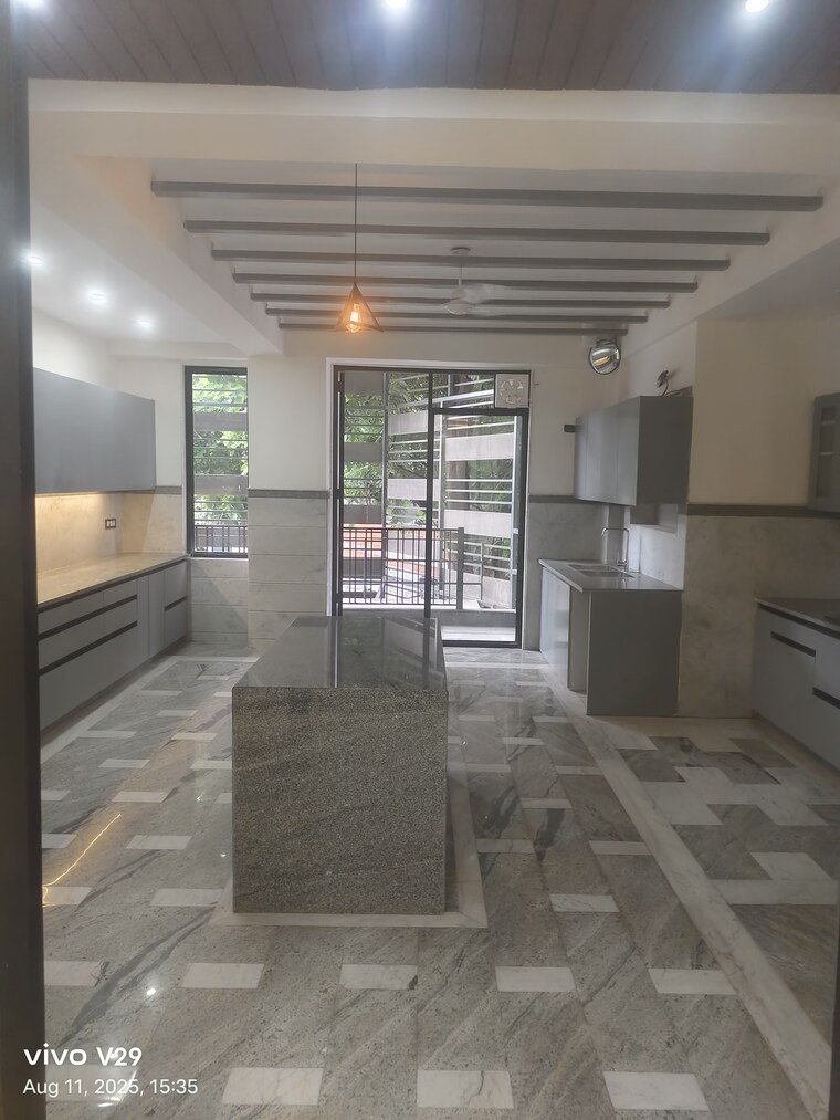 Living Room, dlf phase i 5 Bedroom 750 Sq.Yd. Builder Floor In Dlf Phase I Gurgaon 9059183
