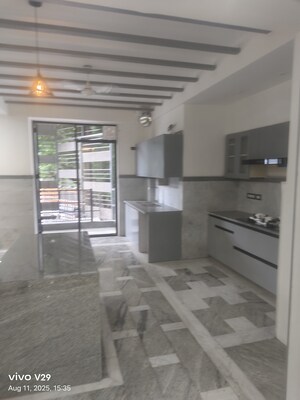 Parking in 5 BHK Builder Floor at Dlf Phase I – for Sale