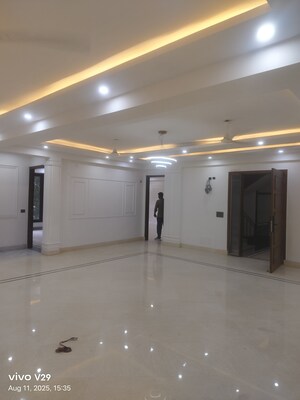 Building Lobby in 5 BHK Builder Floor at Dlf Phase I – for Sale