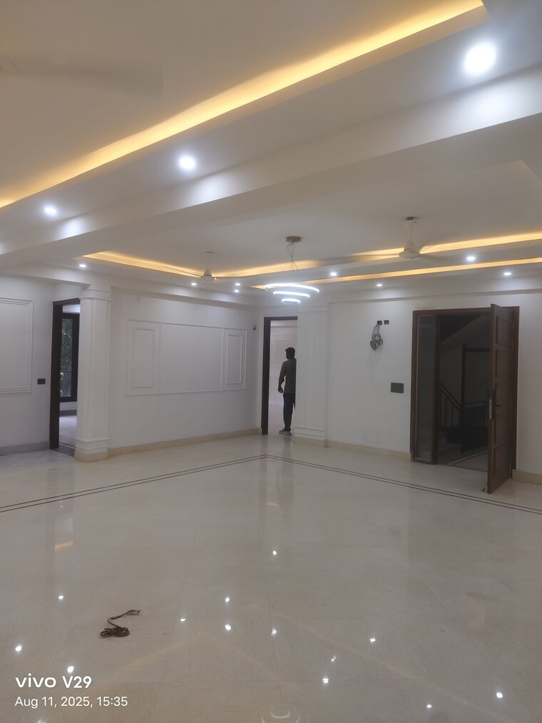 undefined, dlf phase i 5 Bedroom 750 Sq.Yd. Builder Floor In Dlf Phase I Gurgaon 9059183