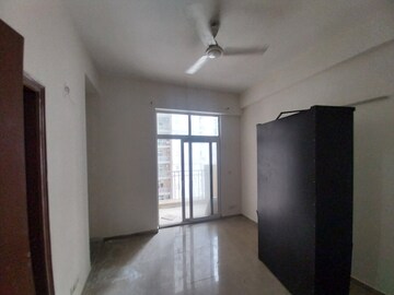Room in 3 BHK Apartment at Mahagun Mywoods II, Sector 16c Greater Noida – for Rent