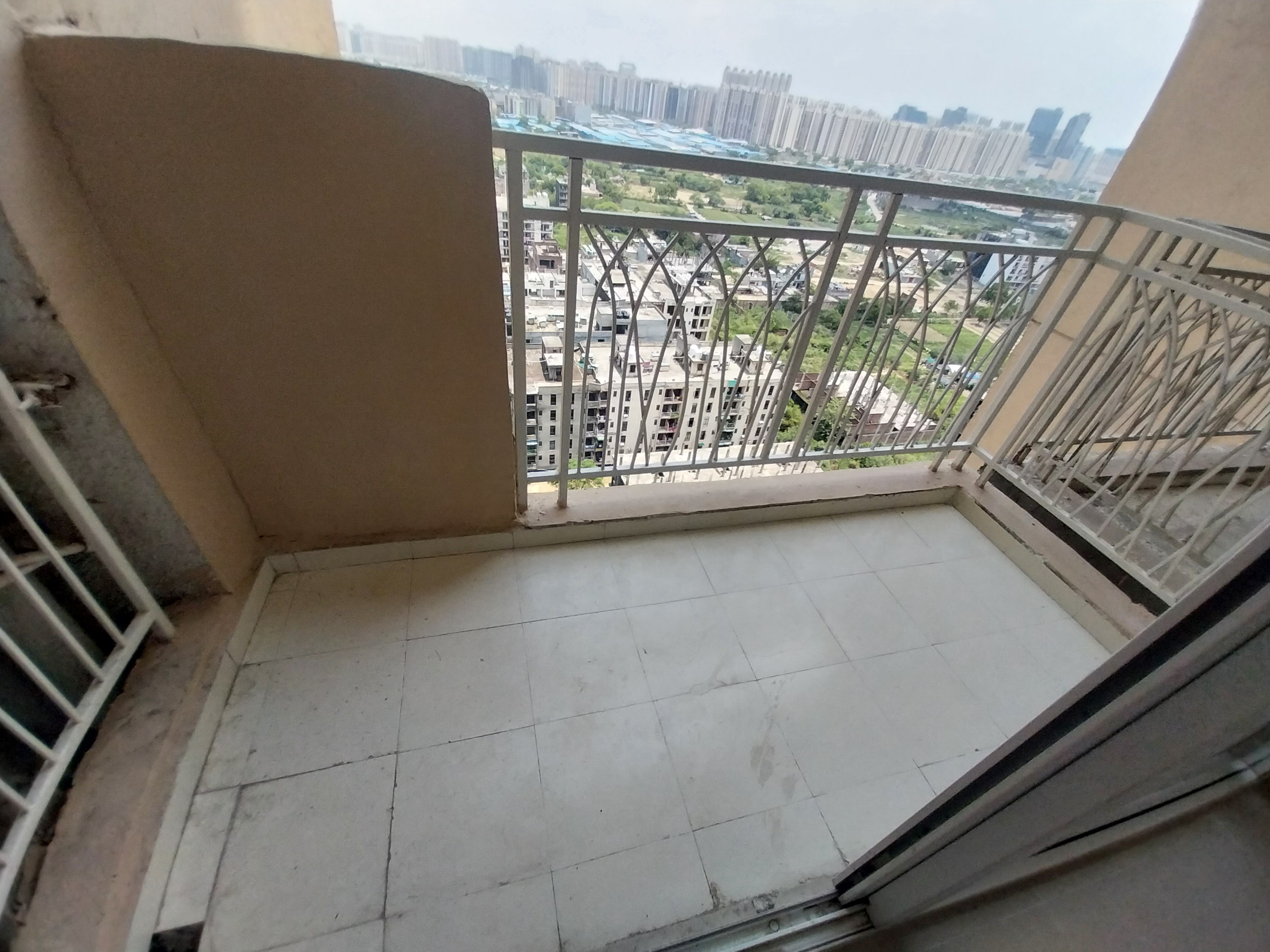 2.5 BHK 1190 Sq.Ft. Apartment in Mahagun Mywoods