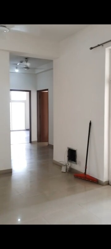 Room in 2 BHK Apartment at Mahagun Mywoods II, Sector 16c Greater Noida – for Rent