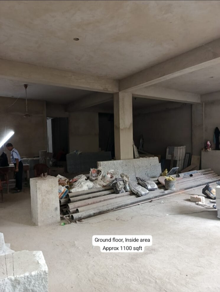  Parking, park street Commercial Showroom 1300 Sq.Ft. In Park Street Kolkata 9059242