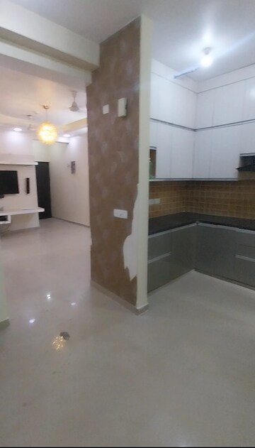 Room in 2 BHK Apartment at Mahagun Mywoods II, Sector 16c Greater Noida – for Rent