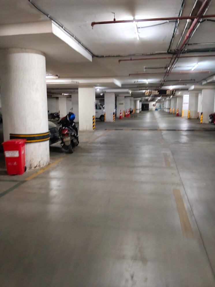 Gym, hubtown-hill-crest 2.5 Bedroom 995 Sq.Ft. Apartment In Andheri East Mumbai 9059272