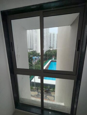Room in 2 BHK Apartment at Runwal Eirene Phase 2, Balkum Pada – for Rent