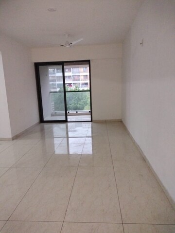 Room in 3 BHK Apartment at Chandkheda – for Rent