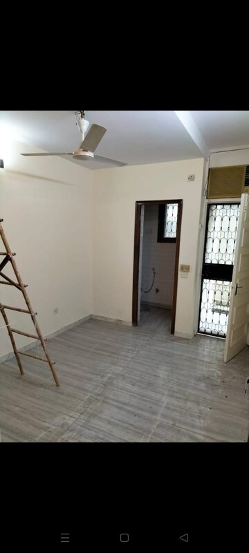 Room in  Office Space in IT/SEZ at East of Kailash Block-B RWA, East Of Kailash – for Sale