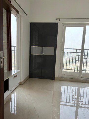 Room in 2 BHK Apartment at Ace Divino, Sector 1 Greater Noida – for Rent