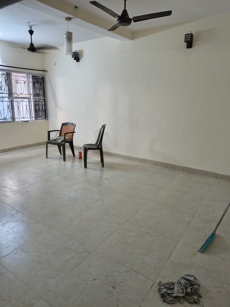 Room, rwa-apartments-sector-27 2 Bedroom 1600 Sq.Ft. Independent House In Sector 27 Noida 9059344