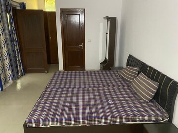 Bedroom in 2 BHK Builder Floor at Sector 55 – for Rent