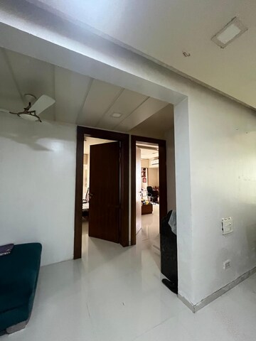 Room in 3 BHK Apartment at Landmark Garden, Kalyani Nagar – for Rent